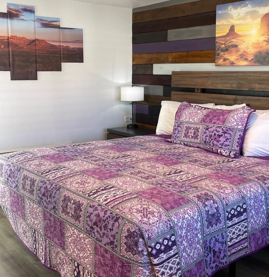 פנגואיץ' Purple Sage Motel מראה חיצוני תמונה