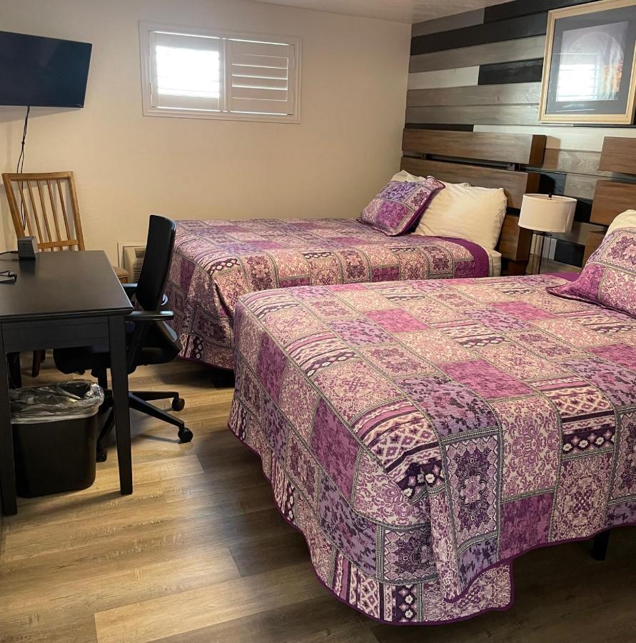 פנגואיץ' Purple Sage Motel מראה חיצוני תמונה
